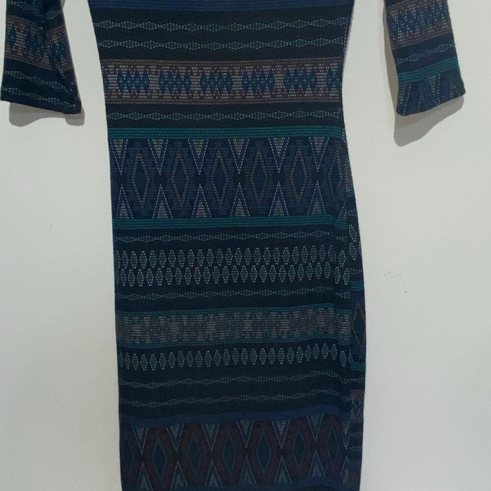 Try ! This Womens Multicolor Aztec Scoop Neck 3/4 Sleeve Bodycon Dress Small NWT - Picture 4 of 10